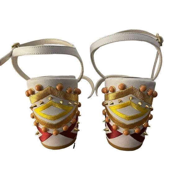 Stuart Weitzman White Studded Embroidered City Sandals Size 8.5 - Picture 3 of 8